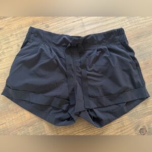 Lululemon Spring Break Away Short Black Drawstring Cuffed Athletic Short 8